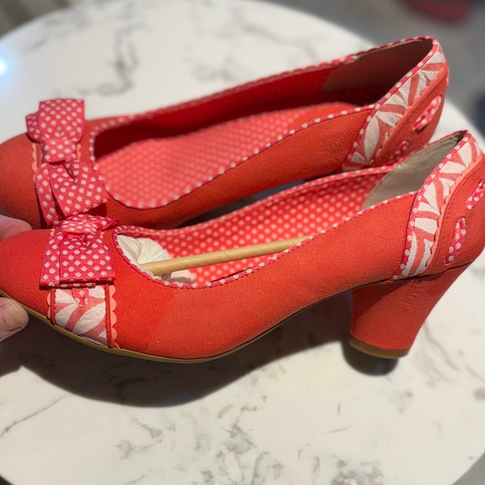 Chic Coral Women's Heels with Bow Accent